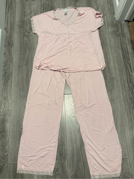 Barefoot Dreams Other - Barefoot Dreams Light Pink Lace-Trim Pajama Set